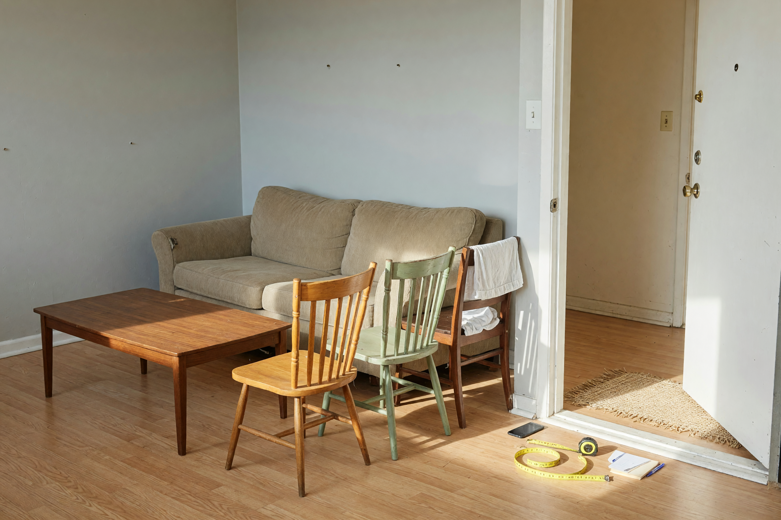 Used furniture pricing: age, condition, and urgency