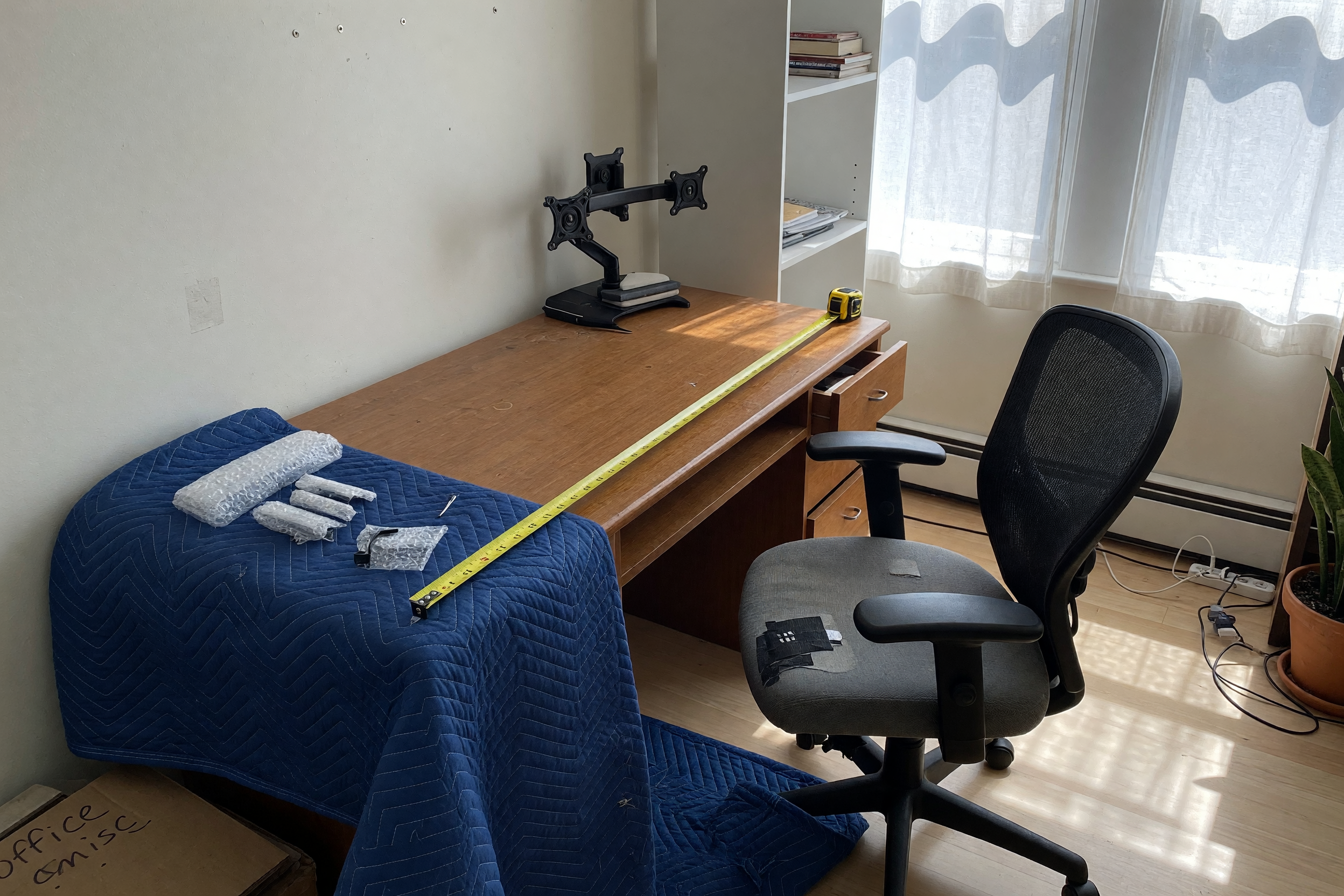 Vende un escritorio o silla de oficina usados con mejores medidas